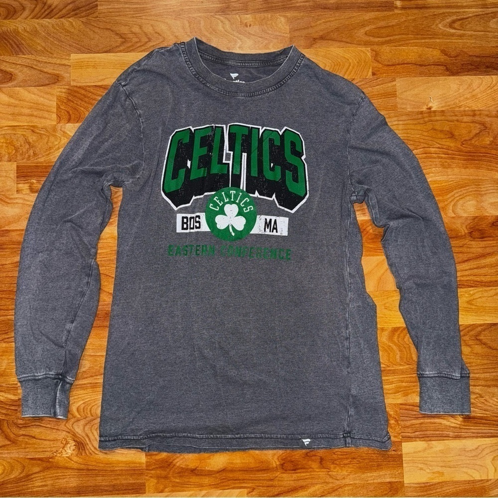 Boston Celtics Fanatic Men’s Size Medium Gray Long Sleeve Celtics Logo Shirt